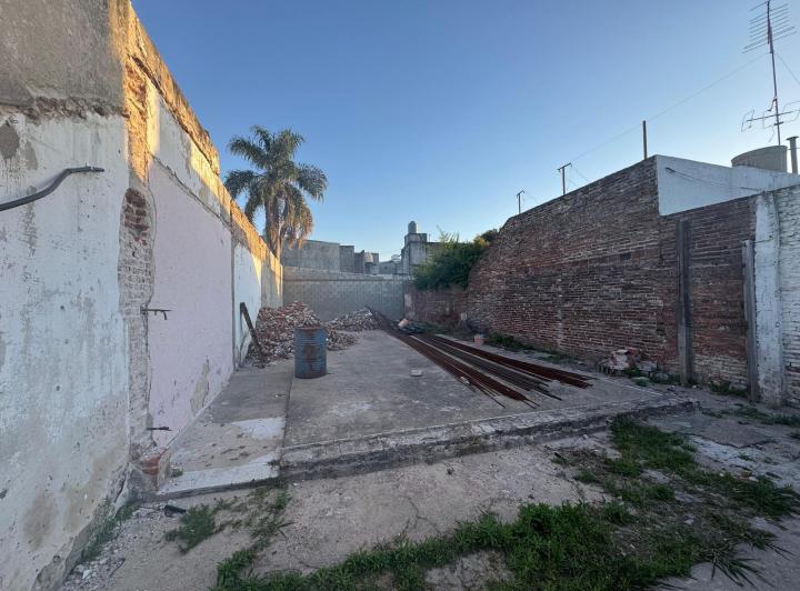 Terreno · 218m²