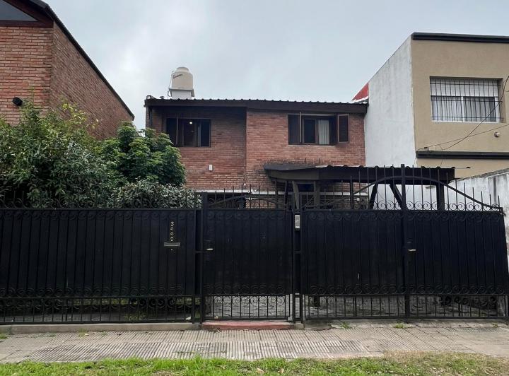 Casa · 127m² · 4 Ambientes · 1 Cochera