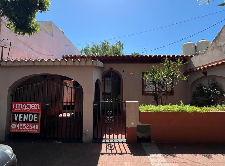 Casa · 100m² · 4 Ambientes · 1 Cochera