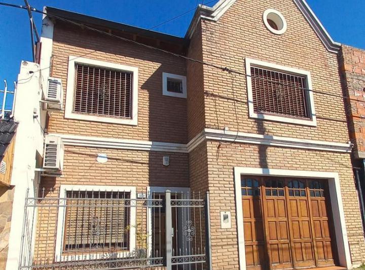 Casa · 280m² · 6 Ambientes · 1 Cochera
