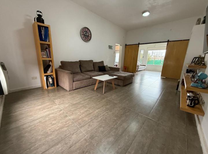 Casa · 104m² · 5 Ambientes · 2 Cocheras