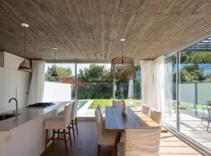 Casa · 140m² · 4 Ambientes · 2 Cocheras