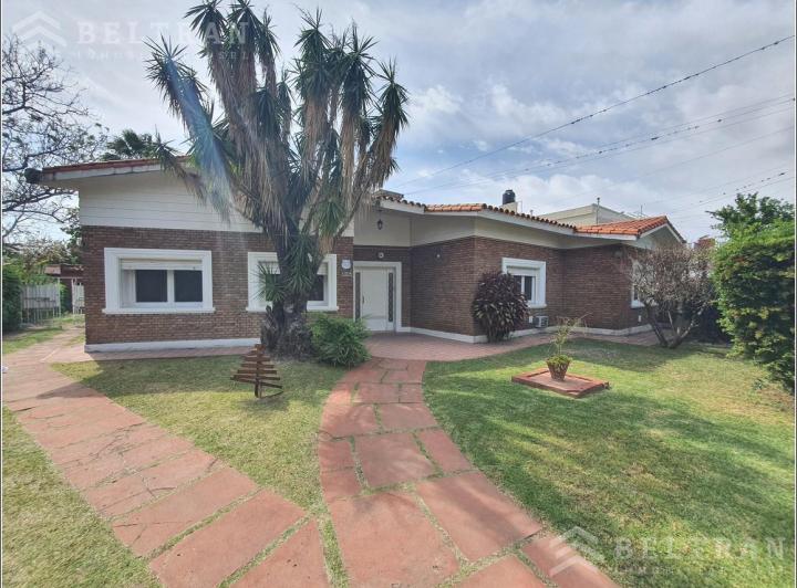 Casa · 214m² · 4 Ambientes · 1 Cochera