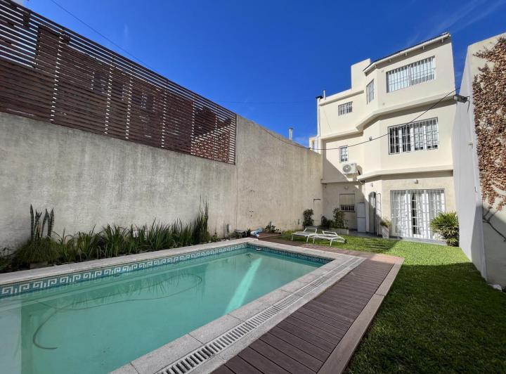 Casa · 297m² · 6 Ambientes · 1 Cochera