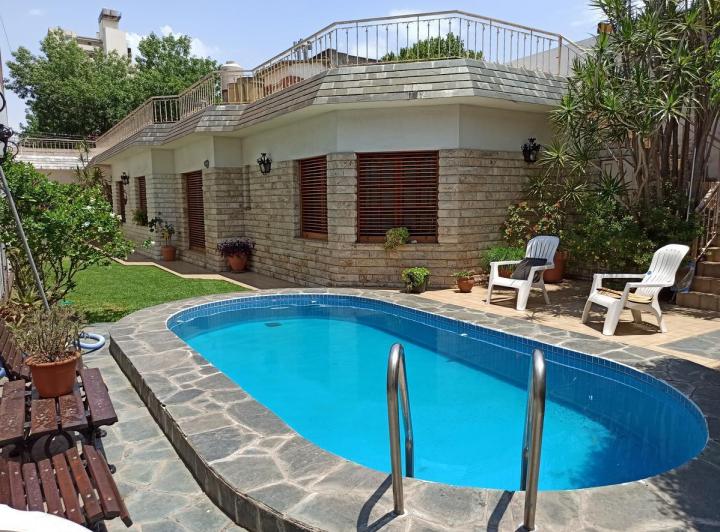 Casa · 287m² · 6 Ambientes · 2 Cocheras