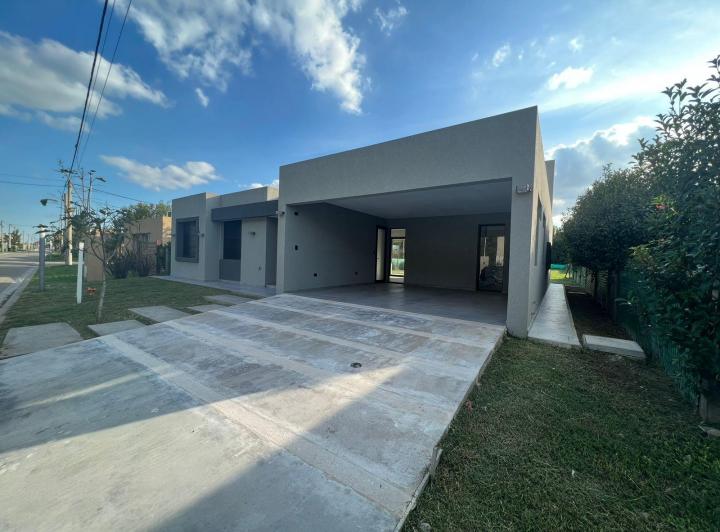 Casa · 191m² · 3 Dormitorios · 2 Cocheras