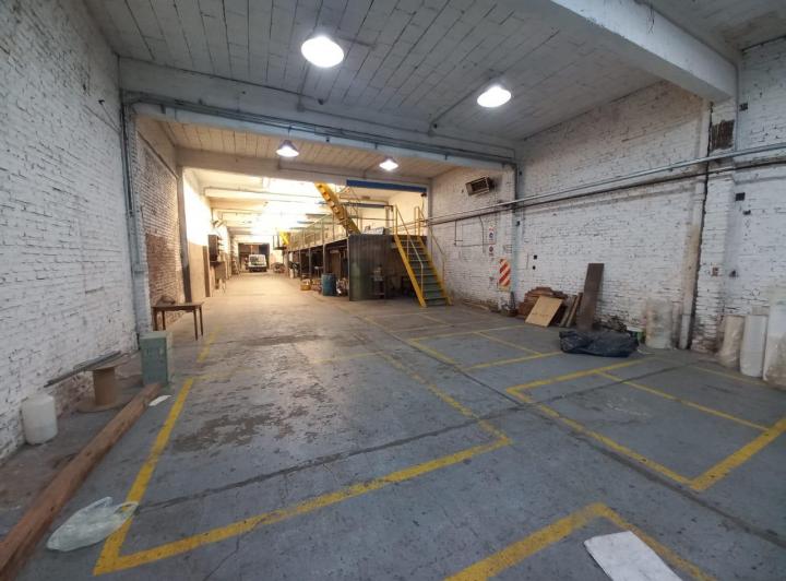 Bodega-Galpón · 645m² · 3 Ambientes