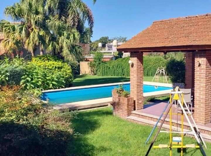 Casa · 550ha · 8 Ambientes · 3 Cocheras