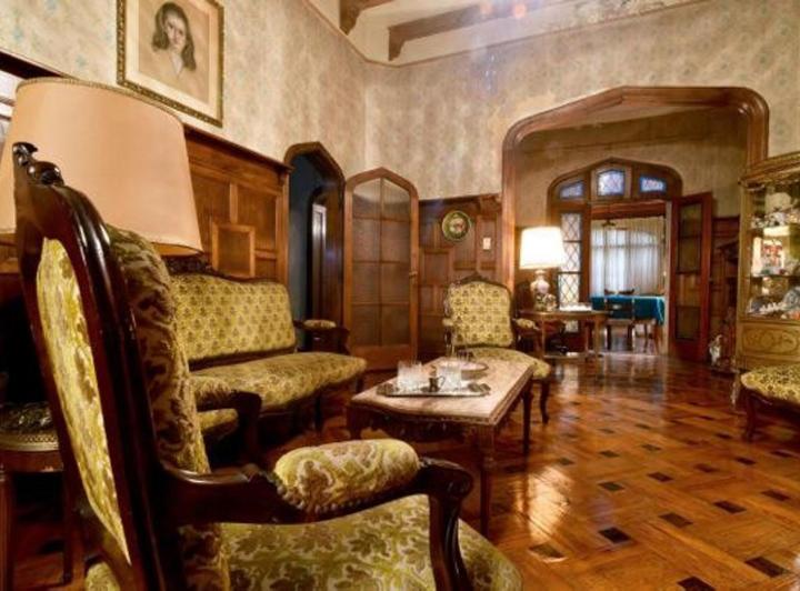 Casa · 350m² · 5 Ambientes