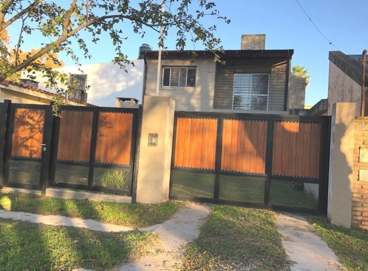 Casa · 72m² · 2 Dormitorios · 1 Cochera
