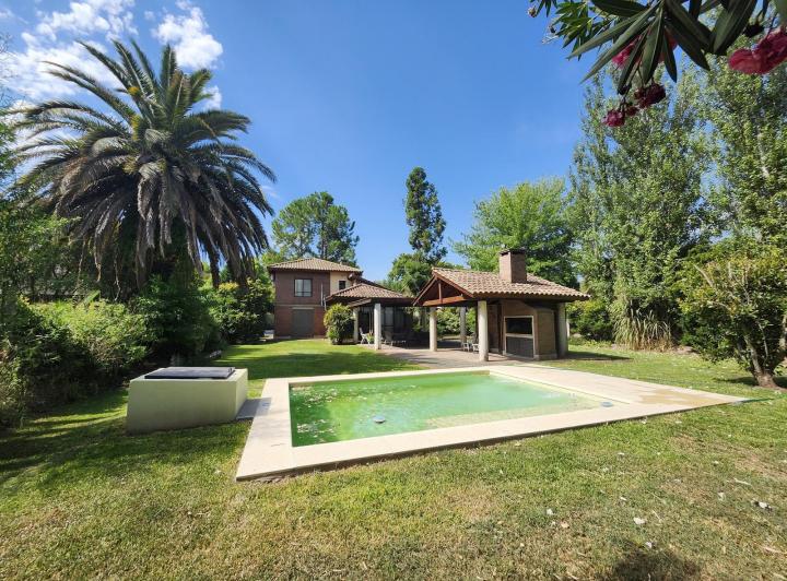 Casa · 165m² · 7 Ambientes · 2 Cocheras