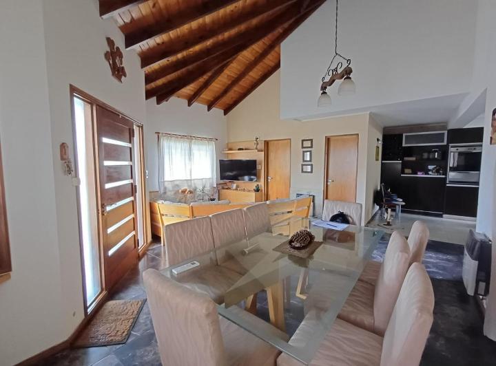 Casa · 166m² · 4 Ambientes · 2 Cocheras