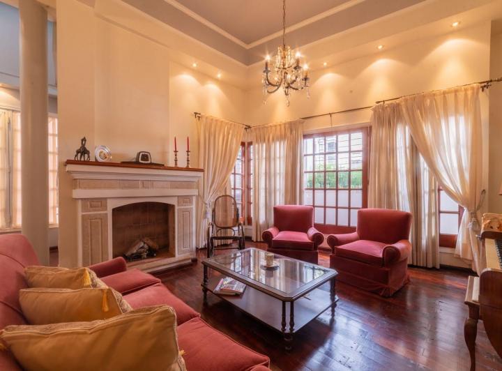 Casa · 343m² · 5 Ambientes · 2 Cocheras