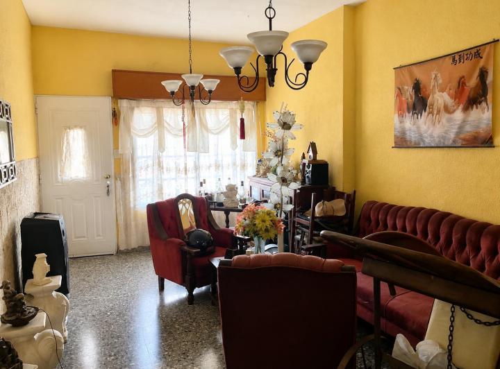 Casa · 202m² · 8 Ambientes · 1 Cochera