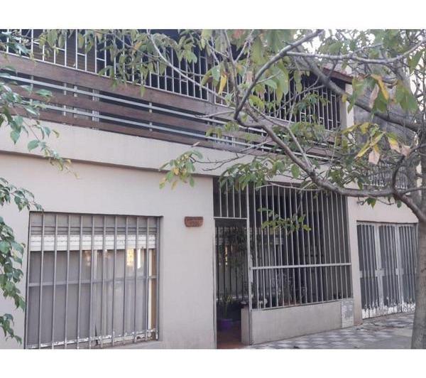 Casa · 220m² · 6 Ambientes · 2 Cocheras