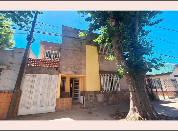 Casa · 145m² · 4 Ambientes · 1 Cochera