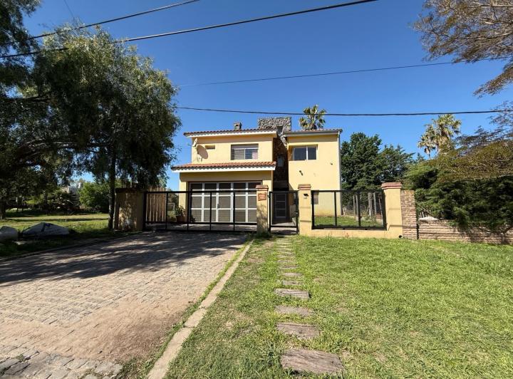 Casa · 200m² · 7 Ambientes · 2 Cocheras