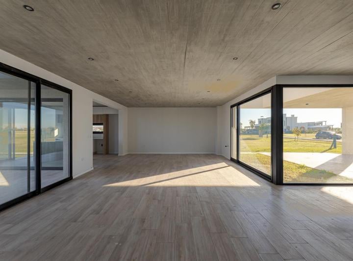 Casa · 193m² · 4 Ambientes · 2 Cocheras