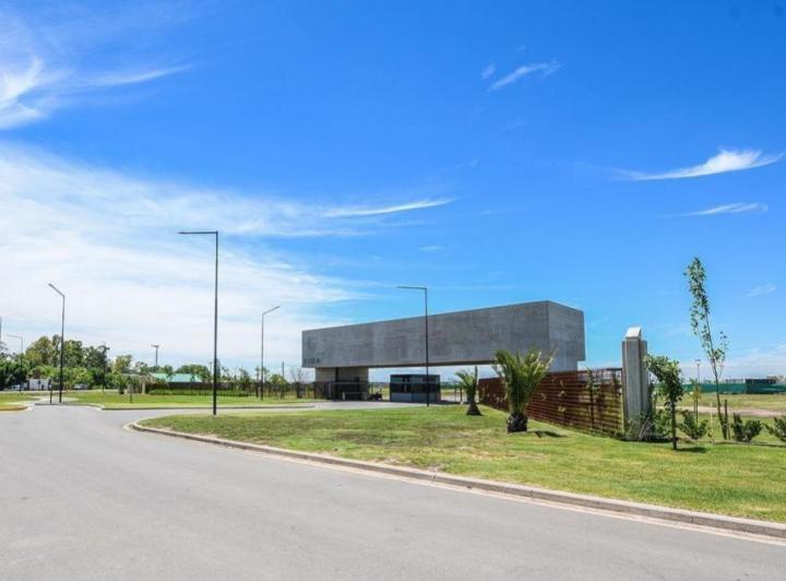 Terreno · 1025m² · 2 Cocheras