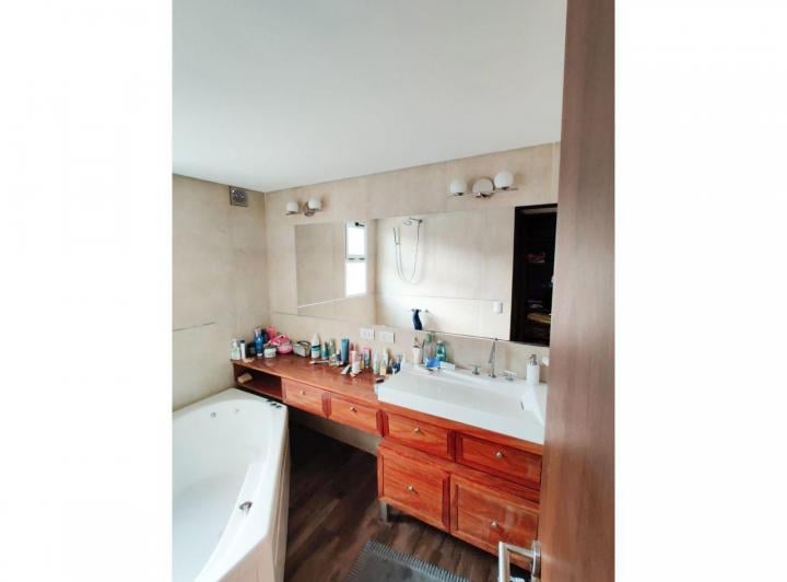 Casa · 300m² · 6 Ambientes