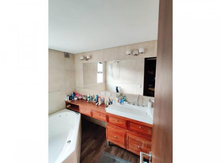 Casa · 300m² · 6 Ambientes