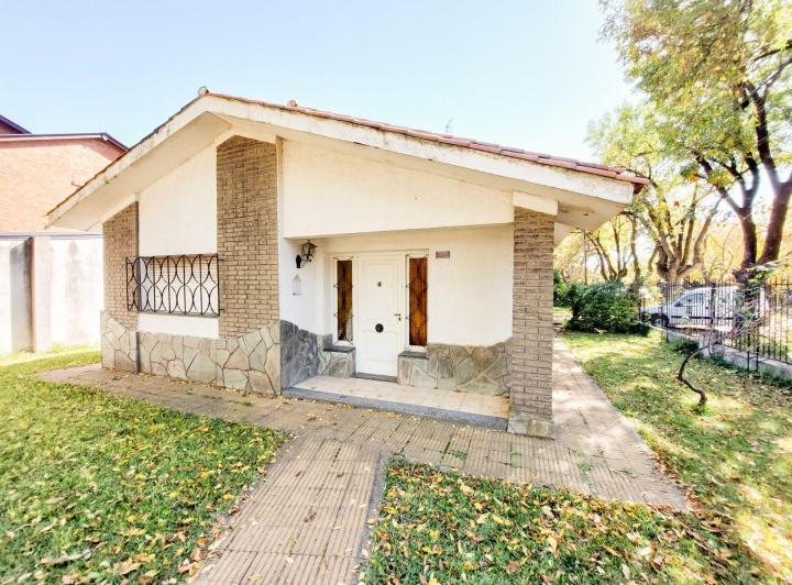 Casa · 100m² · 4 Ambientes · 2 Cocheras
