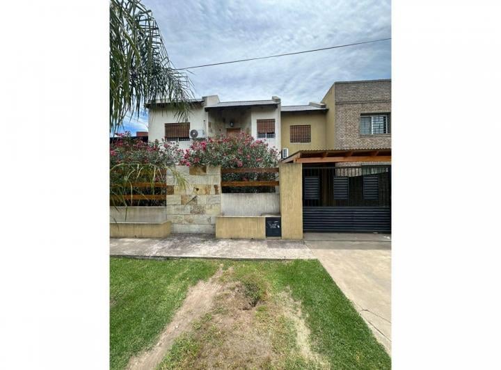 Casa · 219200m² · 7 Ambientes · 3 Cocheras