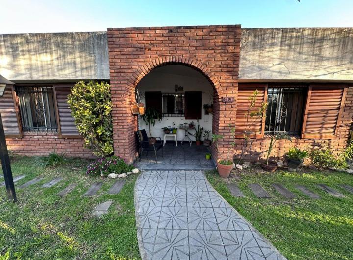 Casa · 100m² · 6 Ambientes · 2 Cocheras