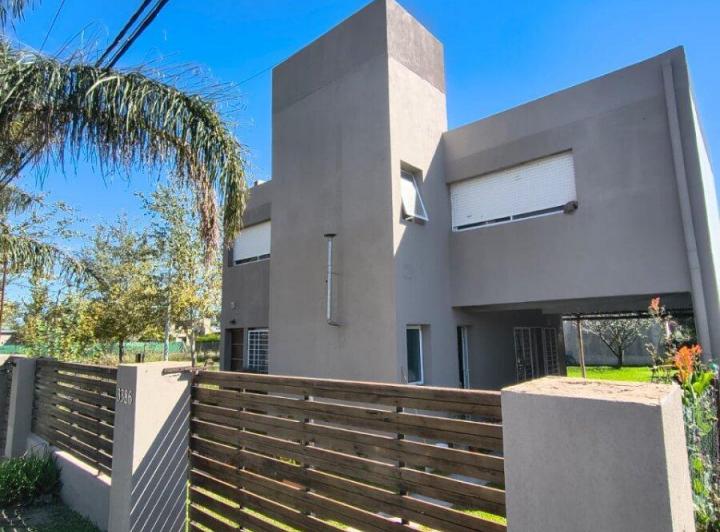 Casa · 180m² · 6 Ambientes · 2 Cocheras