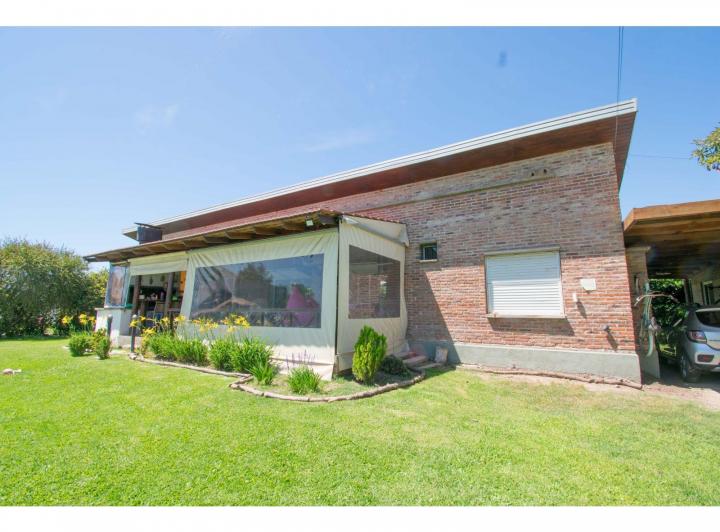 Casa · 130m² · 6 Ambientes · 2 Cocheras