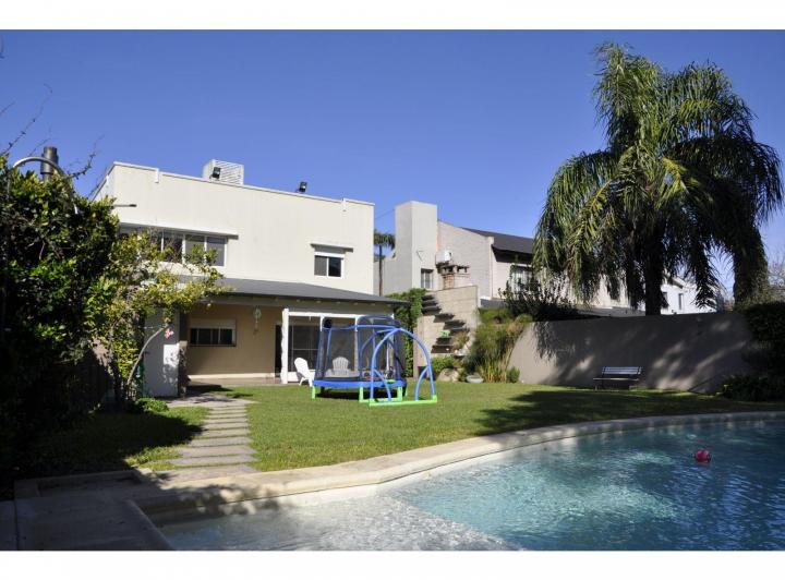 Casa · 198m² · 12 Ambientes · 2 Cocheras