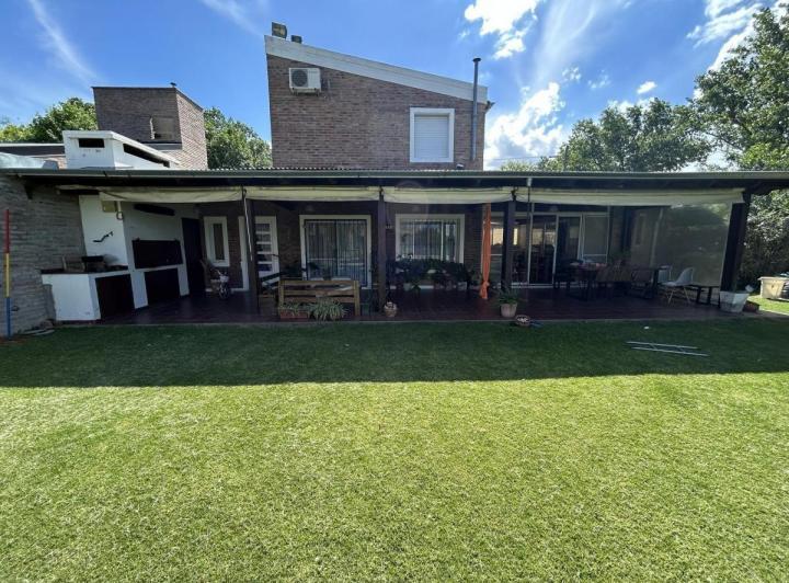 Casa · 179m² · 5 Ambientes · 2 Cocheras