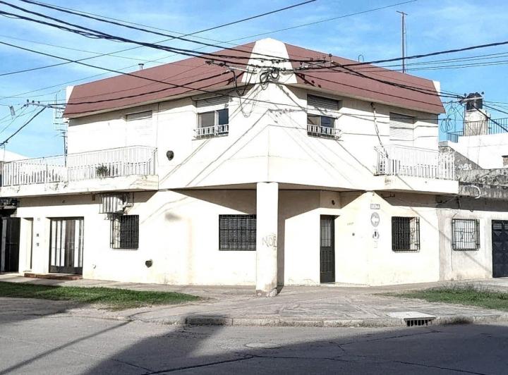 Casa · 80m² · 3 Ambientes · 1 Cochera