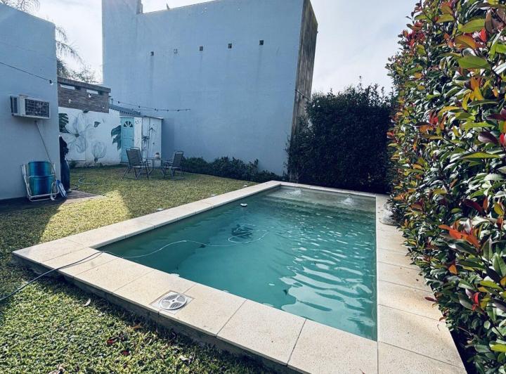 Casa · 90m² · 4 Ambientes · 3 Cocheras