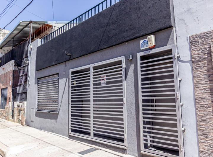 Casa · 130m² · 8 Ambientes · 1 Cochera