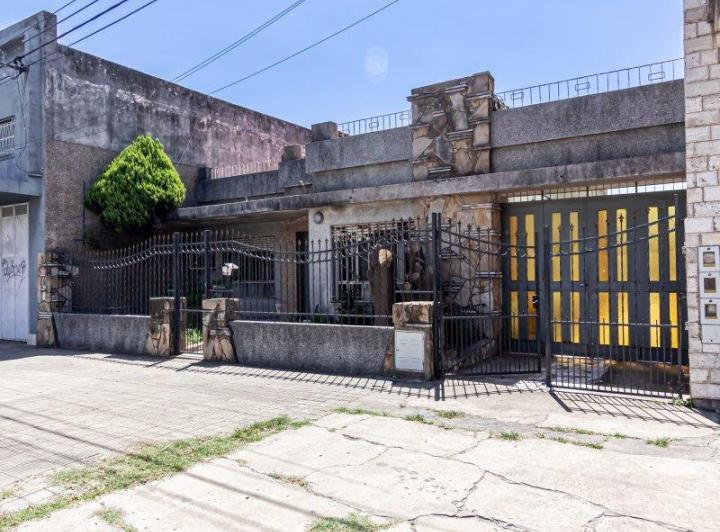 Casa · 150m² · 9 Ambientes · 2 Cocheras