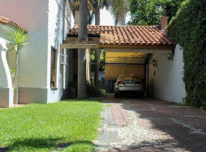 Casa · 180m² · 7 Ambientes · 4 Cocheras