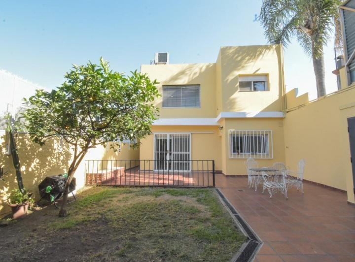Casa · 244m² · 10 Ambientes · 2 Cocheras