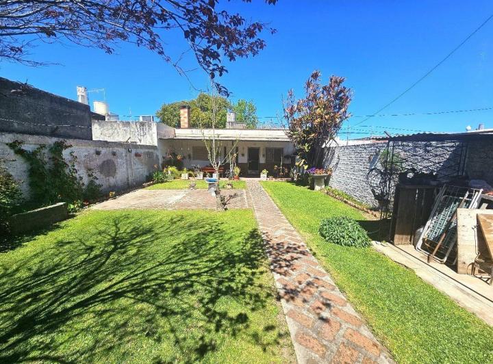 Casa · 145m² · 7 Ambientes · 2 Cocheras