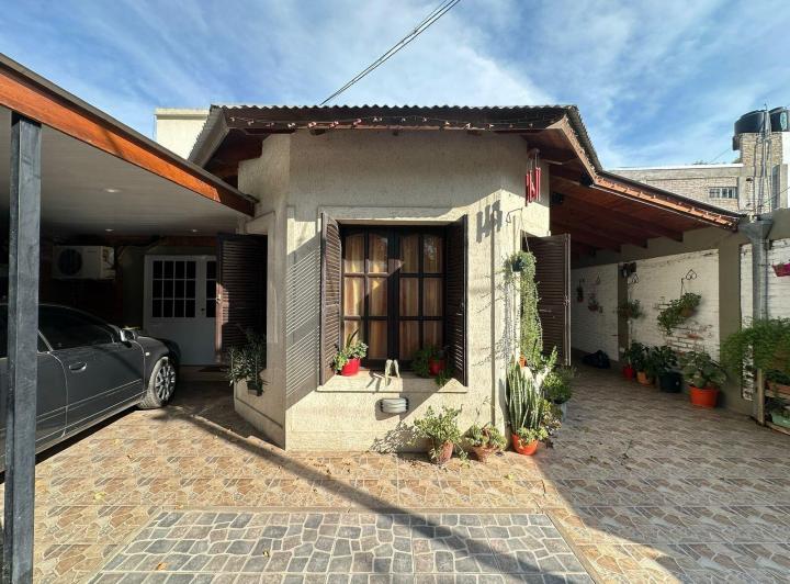 Casa · 215m² · 4 Ambientes · 1 Cochera