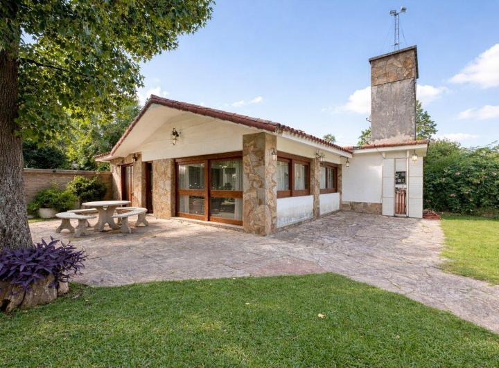 Casa · 80m² · 5 Ambientes · 1 Cochera