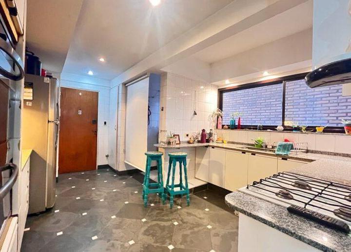 Departamento · 122m² · 6 Ambientes · 1 Cochera