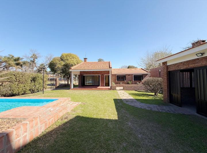 Casa · 145m² · 6 Ambientes · 1 Cochera