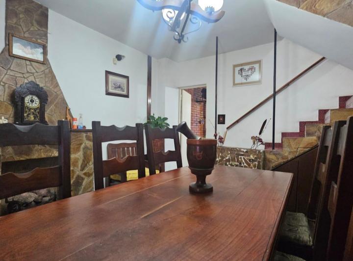 Casa · 116m² · 5 Ambientes · 1 Cochera