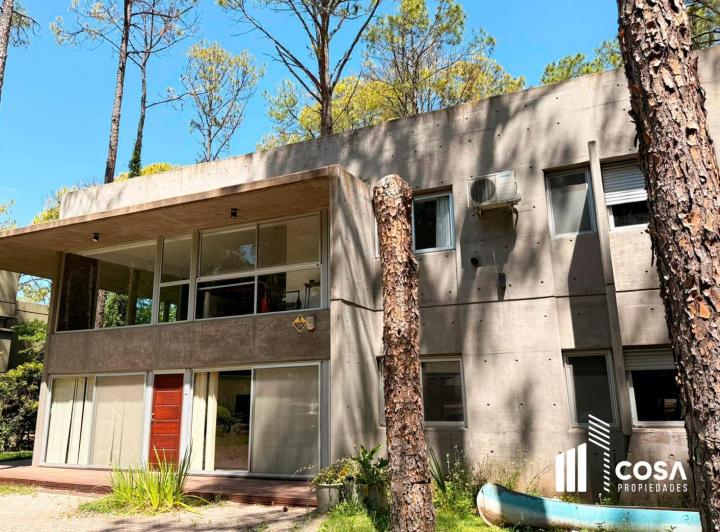 Casa · 168m² · 6 Ambientes · 1 Cochera