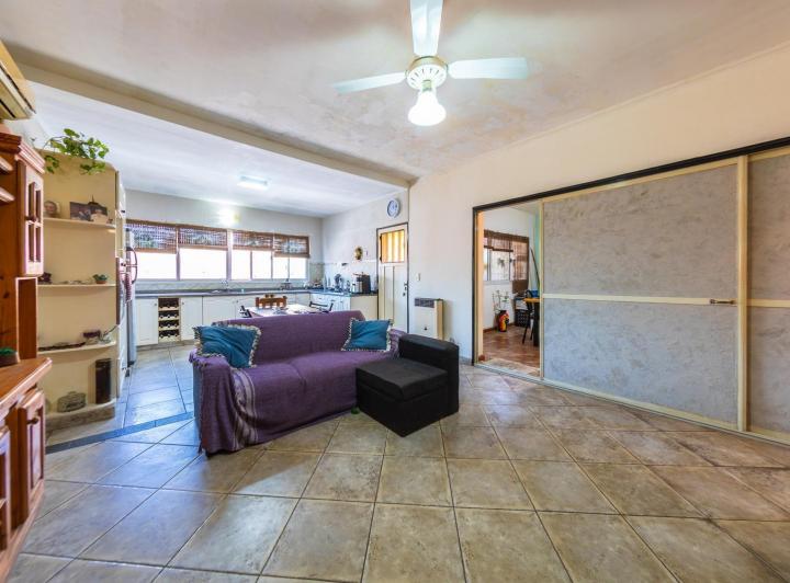 Casa · 226m² · 9 Ambientes · 1 Cochera