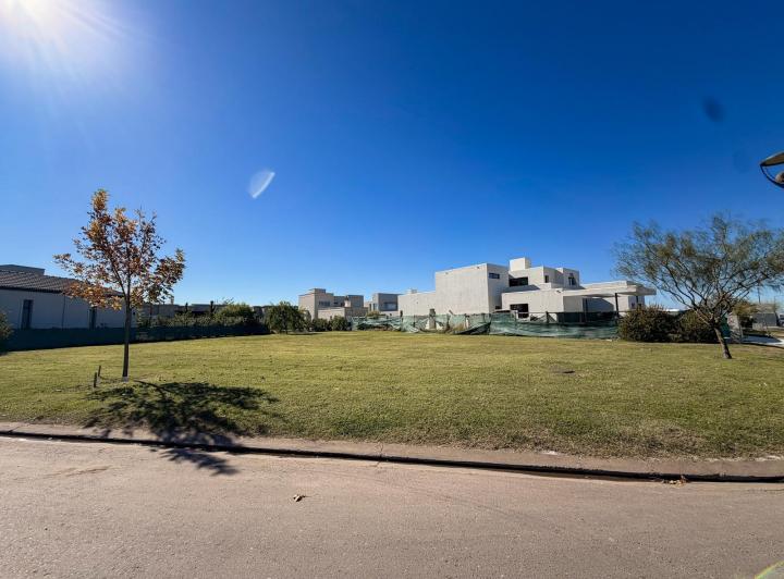Terreno · 967m²
