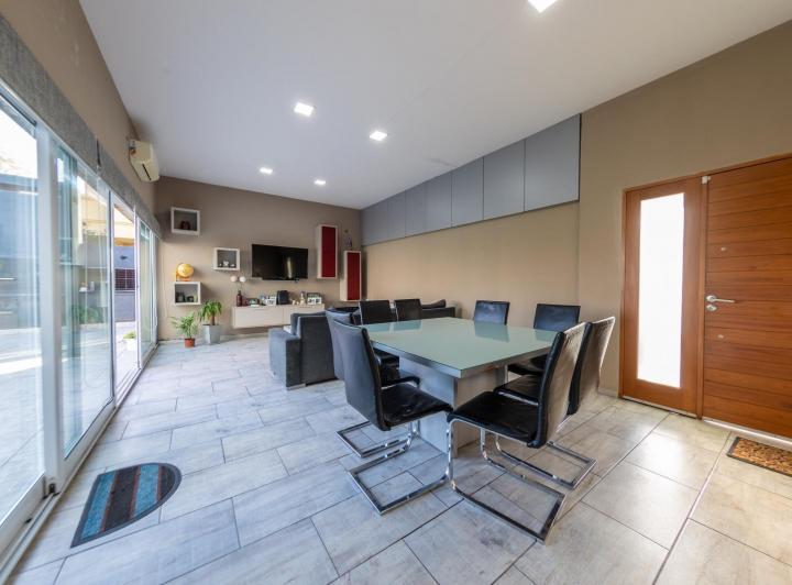 Casa · 180m² · 5 Ambientes · 1 Cochera