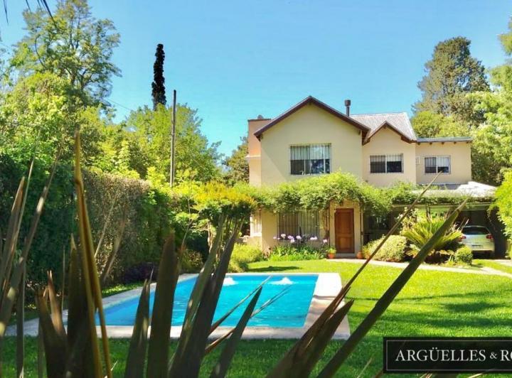 Casa · 200m² · 4 Ambientes · 1 Cochera