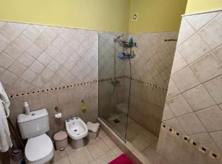 Casa · 204m² · 5 Ambientes · 2 Cocheras